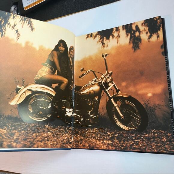 The art of Lassen The secret path, Lahaina, Maui, Hawaii, Coffee table book - Picture 9 of 16